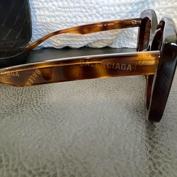 Balenciaga Havana Brown Sunglasses Like New Condition - Picture 8 of 10